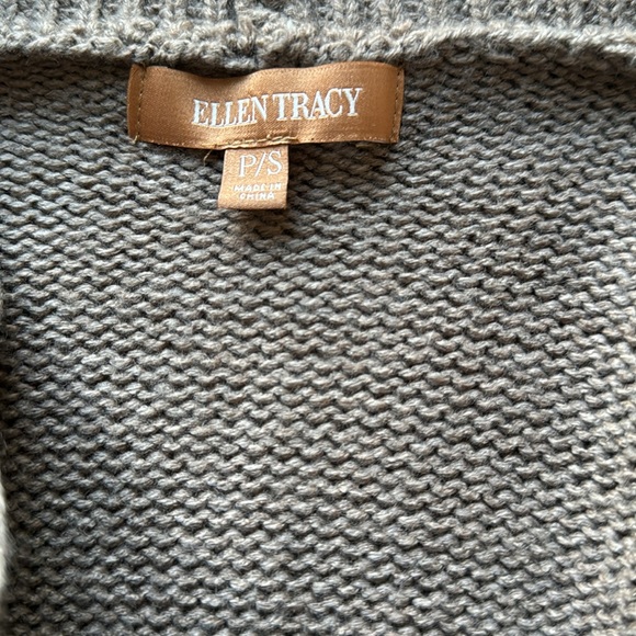 Ellen Tracy brown long sleeves front hooked by neck sweater - Picture 7 of 8